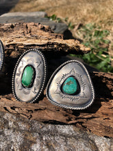 Load image into Gallery viewer, Blue Green Turquoise Triangle Shadowbox Ring